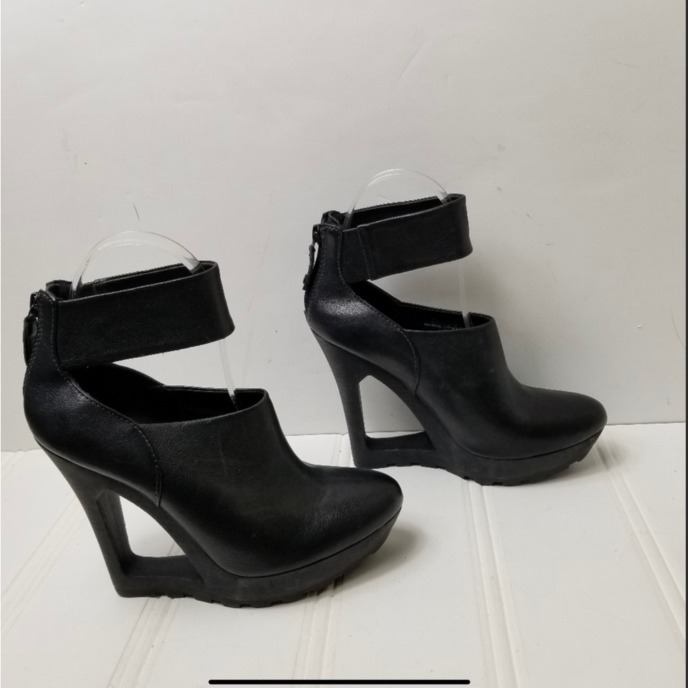 BCBGMaxAzria Cutout Black Wedge Platform Heels Size-7